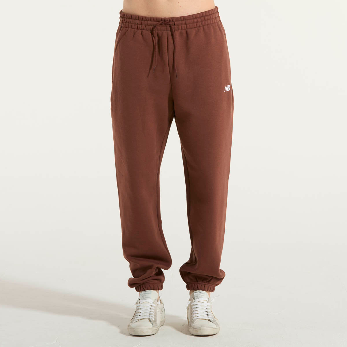 New Balance pantalone jogger tessuto ruggine